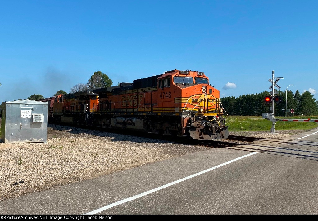BNSF 4748